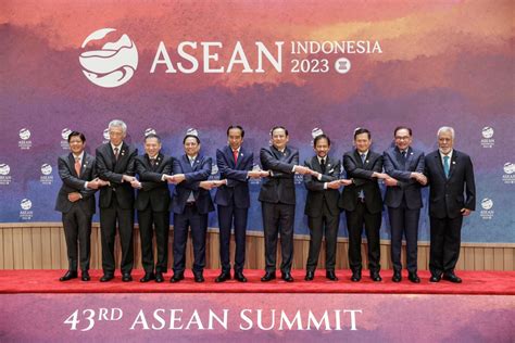  2016년 ASEAN 정상회의: 동남아시아 지역과 필리핀을 향한 새로운 지평 개척, 그리고 데이빗 데 로사의 역할